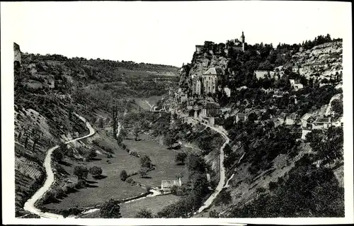 Ak Roc Amadour Rocamadour Lot, Vue generale et les lacets de la Route de Cahors