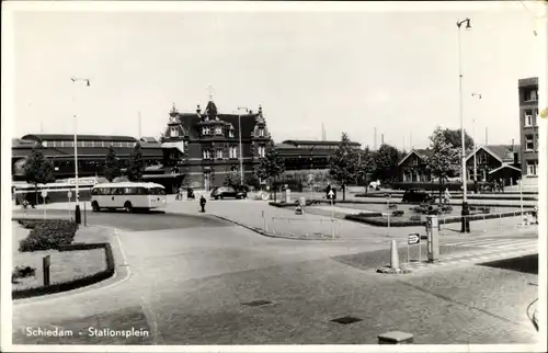 Ak Schiedam Südholland Niederlande, Stationsplein