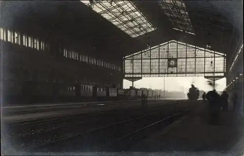 Ak Frankreich, Bahnhof, Gleisansicht