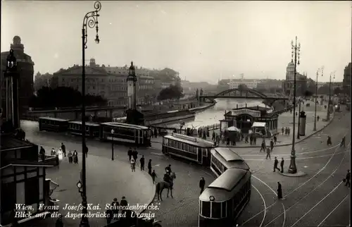 Ak Wien 1 Innere Stadt, Franz Josefs Kai, Schwedenbrücke, Aspernbrücke, Urania, Straßenbahn
