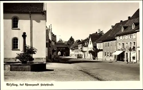 Ak Sulzburg im Breisgau Hochschwarzwald, Hauptstraße, Tor, Brunnen