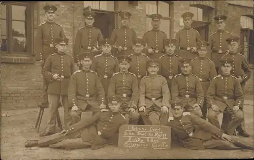 Foto Ak Beverloo Flandern Limburg, Deutsche Soldaten in Uniformen, I. Rekruten Depot, I WK