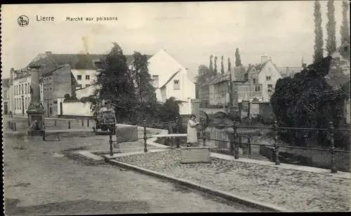 Ak Lier Lierre Flandern Antwerpen, Marche aux poissons, Mädchen