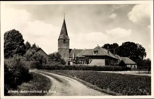 Ak Almen Gelderland, Julianaschool en Kerk