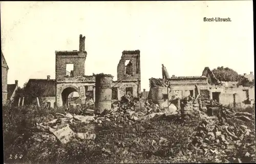 Ak Brest Litowsk Weißrussland, Zerstörte Wohnhäuser, Ruinen