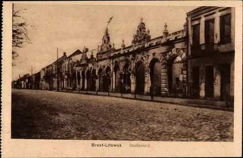Ak Brest Litowsk Weißrussland, Straßenbild, Torbögen