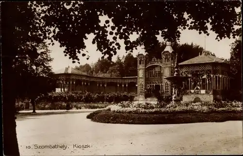 Ak Szombathely Steinamanger Ungarn, Kioszk, Blick auf ein Kiosk