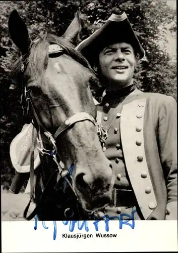 Ak Schauspieler Klausjürgen Wussow, Portrait, Autogramm, Pferd, Kurier der Kaiserin