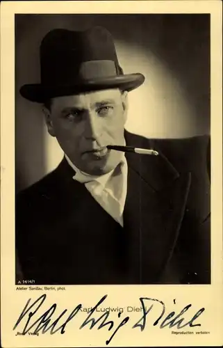 Ak Schauspieler Karl Ludwig Diehl, Portrait mit Hut und Zigarette, Mantel