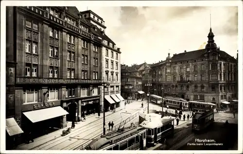 Ak Pforzheim im Schwarzwald, Partie am Leopoldsplatz, Straßenbahnen, Singer