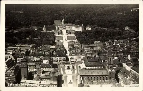 Ak Karlsruhe, Fliegeraufnahme auf die Stadt mit Blick zum Schloß