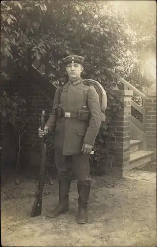 Foto Ak Deutscher Soldat in Uniform, Gewehr, Kaiserzeit