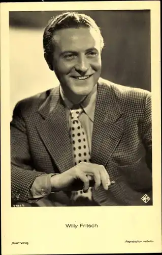 Ak Schauspieler Willy Fritsch, Portrait, Zigarette