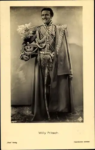 Ak Schauspieler Willy Fritsch, Standportrait im Kostüm, Ross Verlag 6203 1