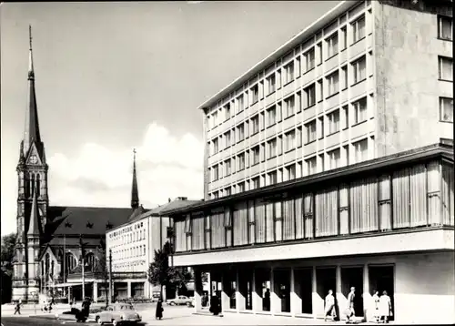 Ak Karl Marx Stadt Chemnitz in Sachsen, Blick von der Bahnhofstraße zum Theaterplatz, Kirche