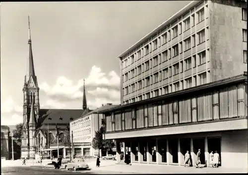 Ak Karl Marx Stadt Chemnitz in Sachsen, Blick von der Bahnhofstraße zum Theaterplatz, Kirche