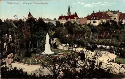 Ak Magdeburg, Königin Louise Garten, Spaziergänger