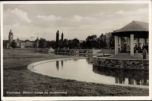Ak Wiesbaden, Herbert-Anlage mit Hauptbahnhof