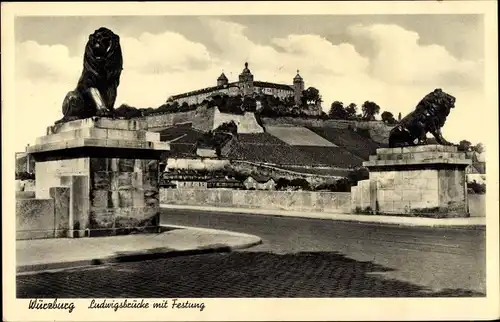 Ak Würzburg am Main Unterfranken, Ludwigsbrücke mit Festung