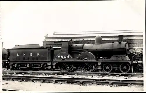 Foto Ak Britische Eisenbahn, Dampflok, Tender 5864, LNER