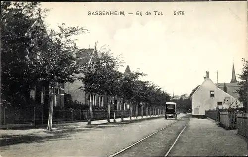 Ak Sassenheim Teylingen Südholland, Bij de Tol, Gleise, Straßenpartie, Gebäude