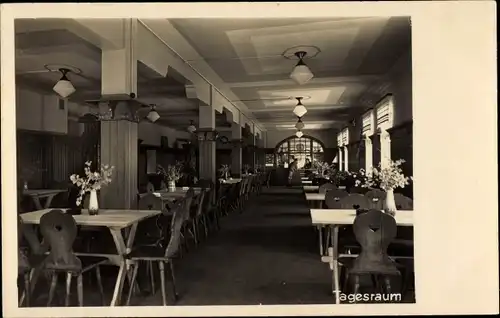 Foto Ak Neukirch in der Lausitz, Valtenberghaus, Naturfreundehaus, Tagesraum