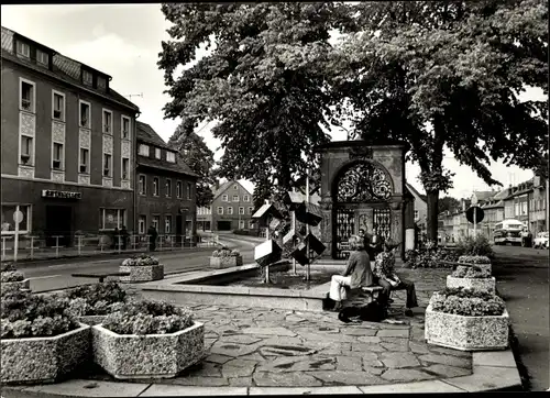 Ak Ehrenfriedersdorf im Erzgebirge, Markt, Brunnen