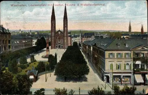 Ak Wiesbaden in Hessen, Louisenplatz mit kath. Kirche und Waterloodenkmal