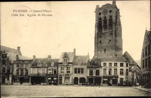 Ak Furnes Veurne Westflandern, Grand Place, Cote Est. Eglise St. Nicolas