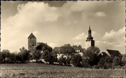 Ak Querfurt Saalekreis, Blick vom Feld auf den Ort mit Burg