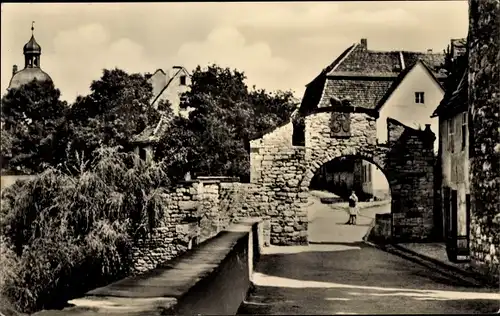 Ak Querfurt im Saalekreis, Am Burgberg, Torbogen