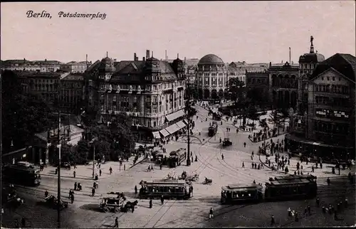 Ak Berlin Tiergarten, Verkehr auf dem Potsdamer Platz, Straßenbahnen, Passanten