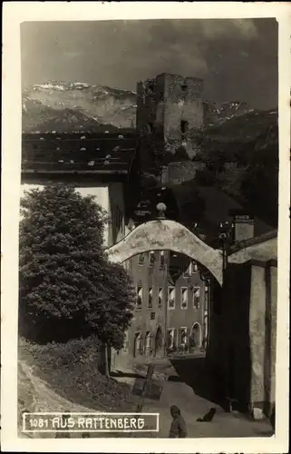 Ak Rattenberg in Tirol, Straßenpartie, Turm