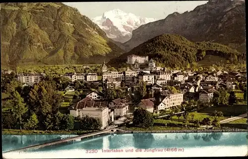 Ak Interlaken Kt Bern, Jungfrau, Totalansicht vom Ort, Brücke, Gebirge
