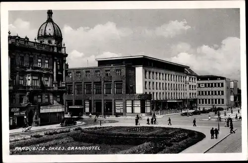 Ak Pardubice Pardubitz Stadt, Straßenpartie, Geschäft Josef Hybsky