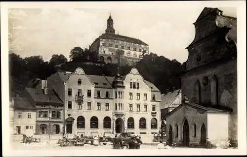 Foto Ak Náchod Region Königgrätz, Platz, Schloss