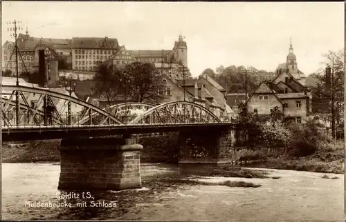 Ak Colditz in Sachsen, Blick über die Brücke auf das Schloss