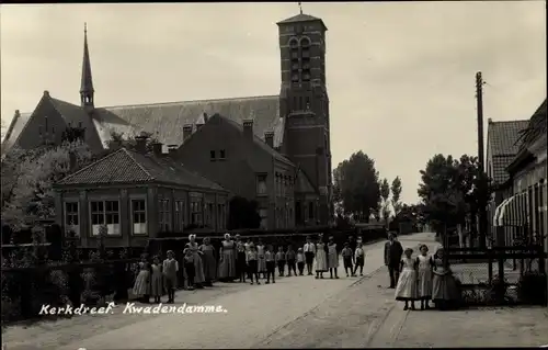 Foto Ak Kwadendamme Zeeland Niederlande, Kerkdreef