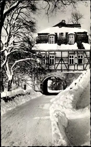 Ak Stolberg im Harz, Auffahrt zum Schloss, Winteransicht
