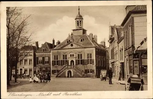 Ak Vlaardingen Südholland, Markt met Raadhuis