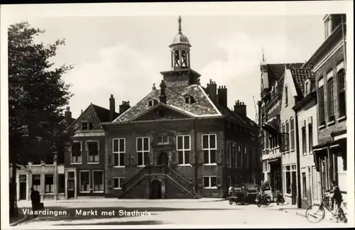 Ak Vlaardingen Südholland, Markt met Stadhuis