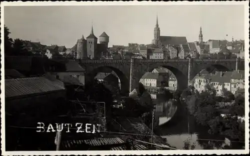 Foto Ak Bautzen in der Oberlausitz, Teilansicht mit Brücke