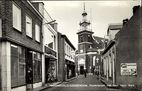 Ak Hardinxveld Giessendam Südholland, Peulenstraat met Ned. Herv. Kerk