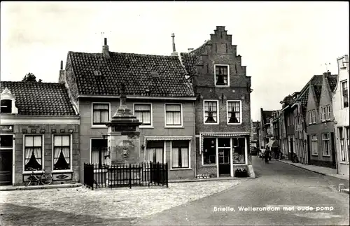 Ak Brielle Südholland, Wellerondom met oude pomp