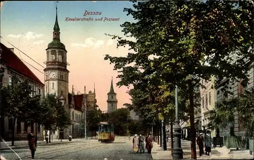 Ak Dessau in Sachsen Anhalt, Kavalierstraße und Postamt, Tram