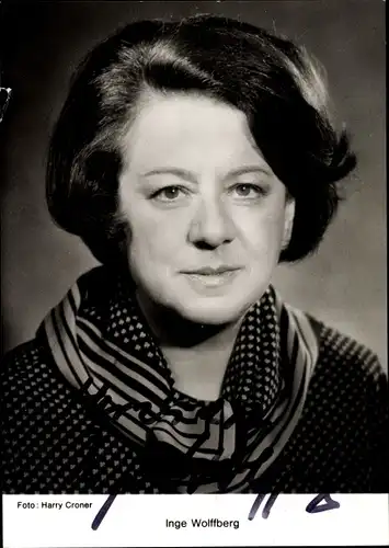 Ak Schauspielerin Inge Wolffberg, Portrait, Autogramm, Halstuch