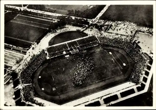 Sammelbild Zeppelin Weltfahrten II. Buch Serie Deutschland Fahrt 1933 Bild 155, Fürth, Fußballplatz