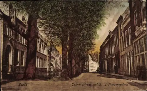 Ak Gouda Südholland Niederlande, Spieringstraat met R. K. Jongensschool