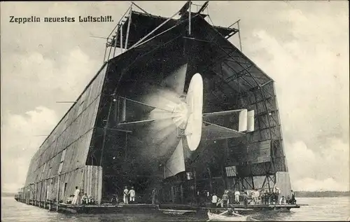 Ak Zeppelin Luftschiff LZ 4 in der Schwimmhalle von Manzell