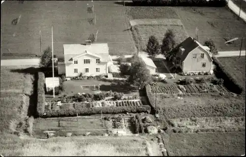 Foto Ak Umea Schweden, Wohnhäuser mit Gärten, Fliegeraufnahme